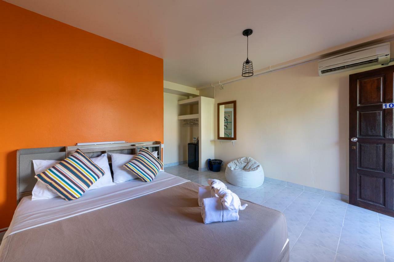 Mypatong Social Hostel Ngoại thất bức ảnh